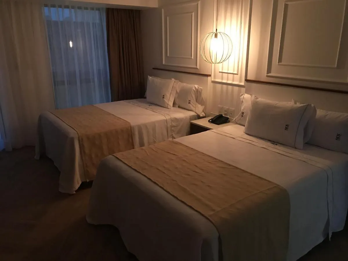 Six Hotel Guadalajara Degollado