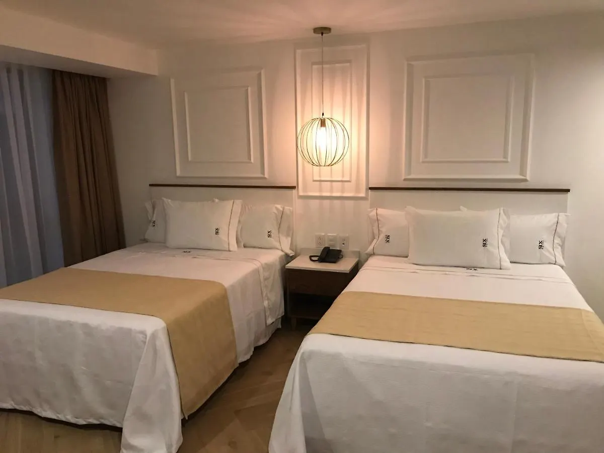Six Hotel Guadalajara Degollado